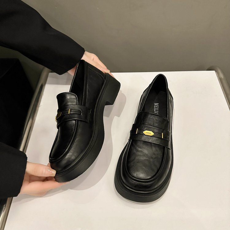 Soft Surface Small Leather Shoes